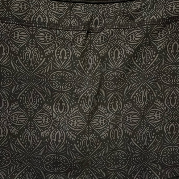 Athleta 2 in 1 Crop Leggings - Picture 3 of 4